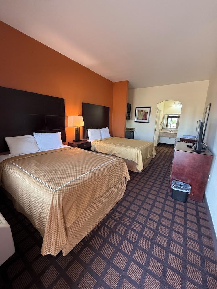 Executive Inn & Suites photo 3