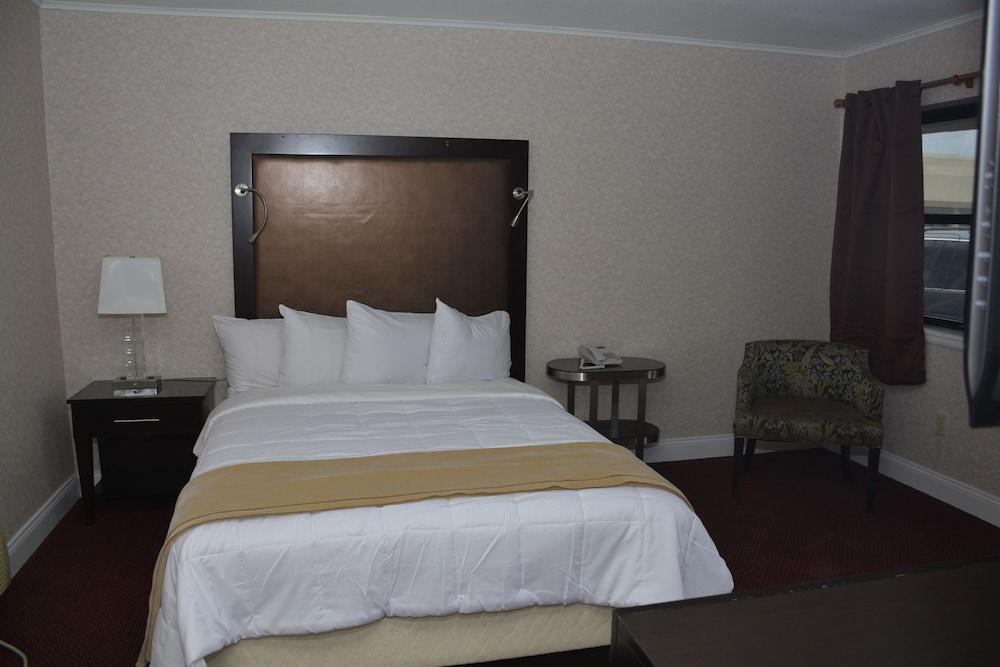 Atlantic Inn & Suites photo 61