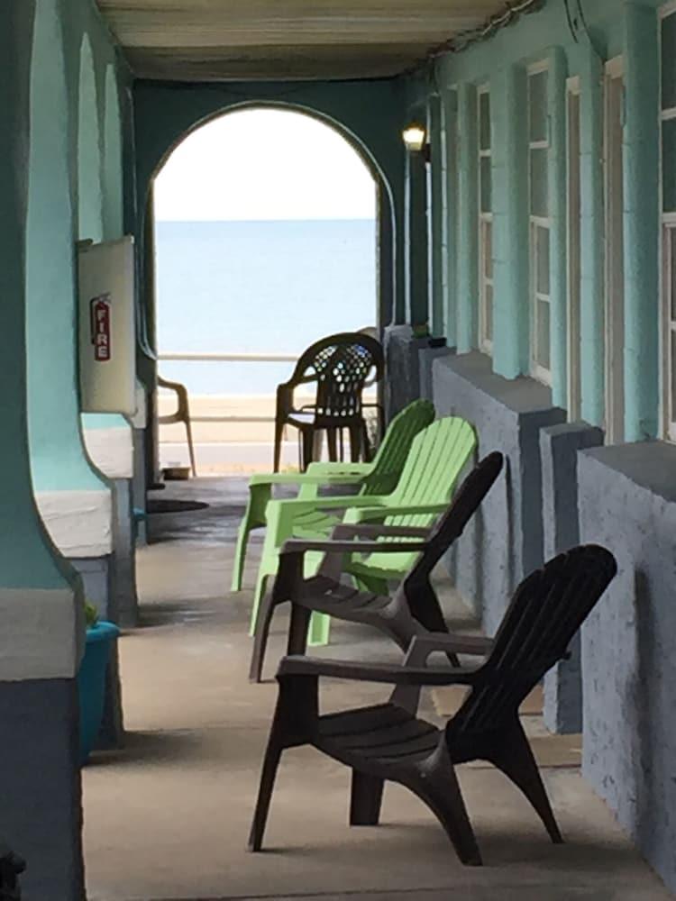 Beach Front Motel photo 13