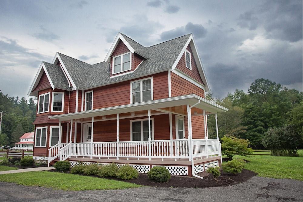Blue Hill Lodge photo 1