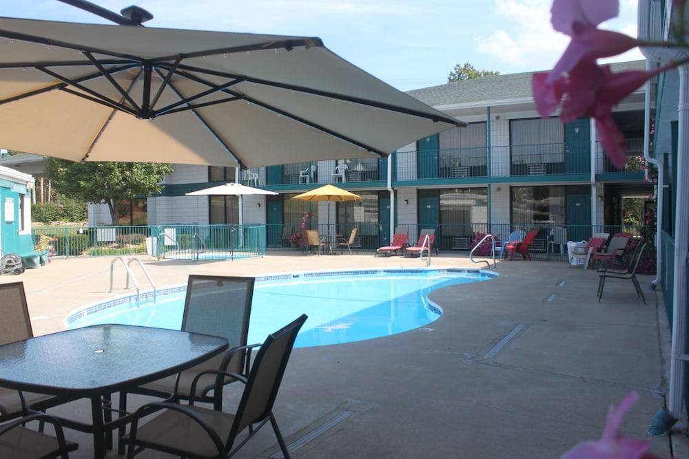 Ozark Valley Inn photo 33