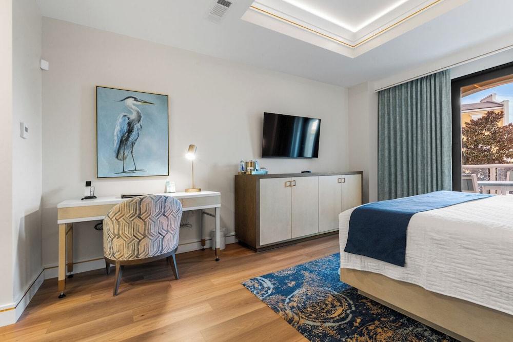 Harbor Suites at Harborwalk Village photo 23