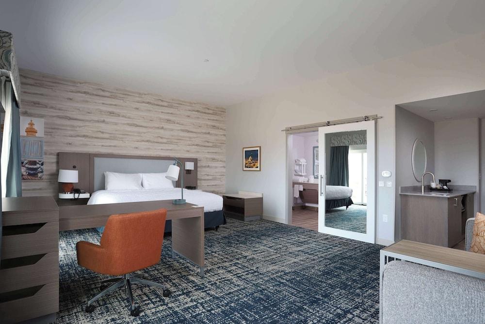 Hampton Inn & Suites Manistee Waterfront photo 2