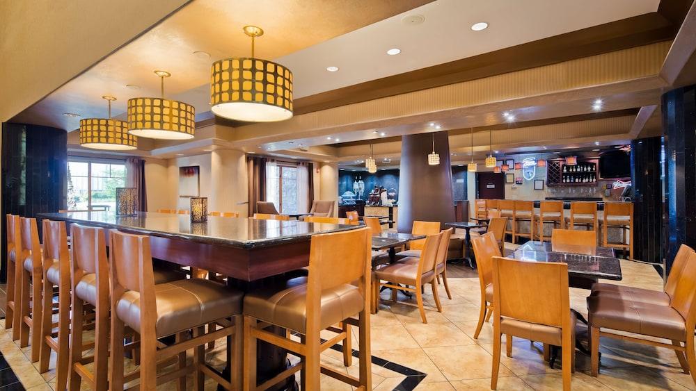 Best Western Plus KC Speedway Inn & Suites photo 14