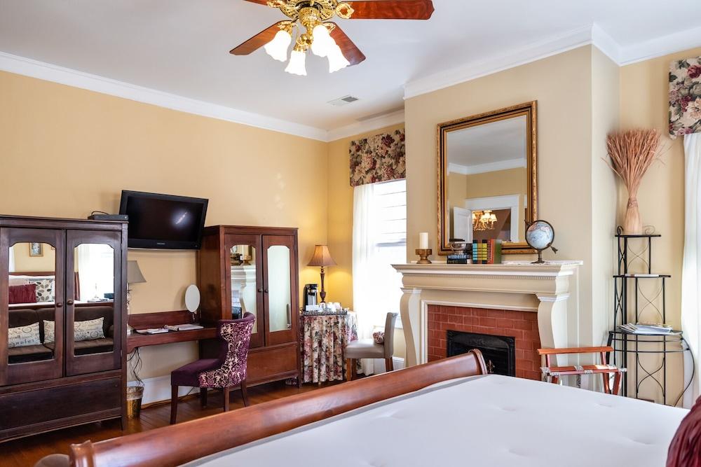 Burke Manor Inn & Pavilion photo 12