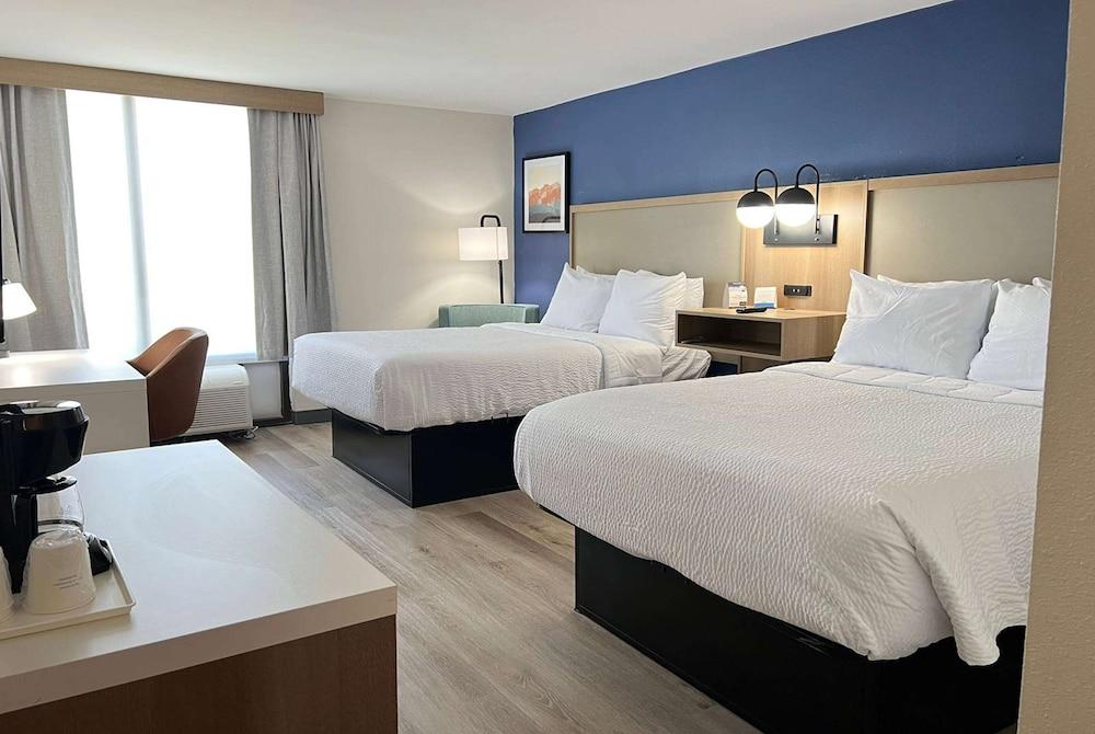 La Quinta Inn & Suites by Wyndham Myrtle Beach photo 2