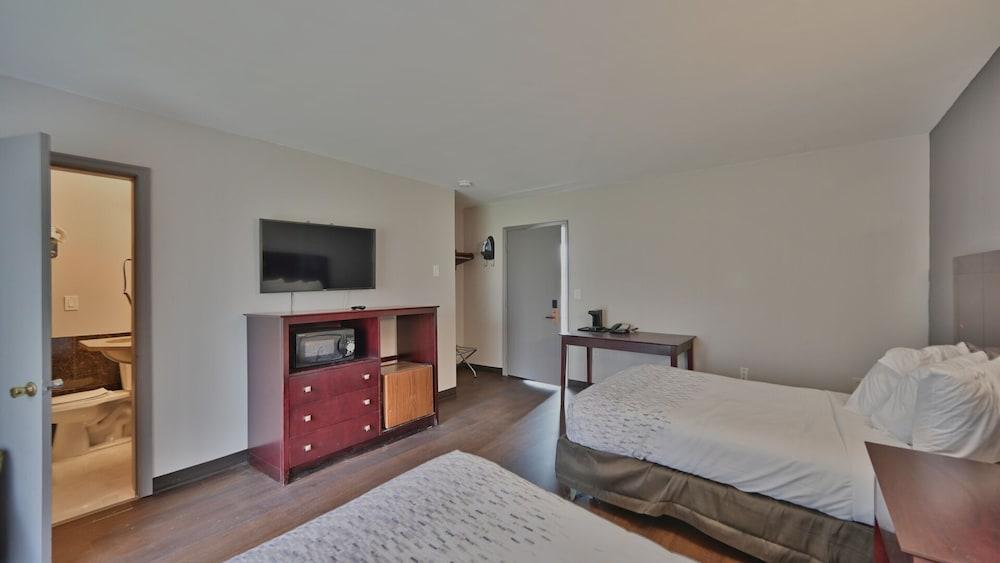 Maplehurst Motel photo 29