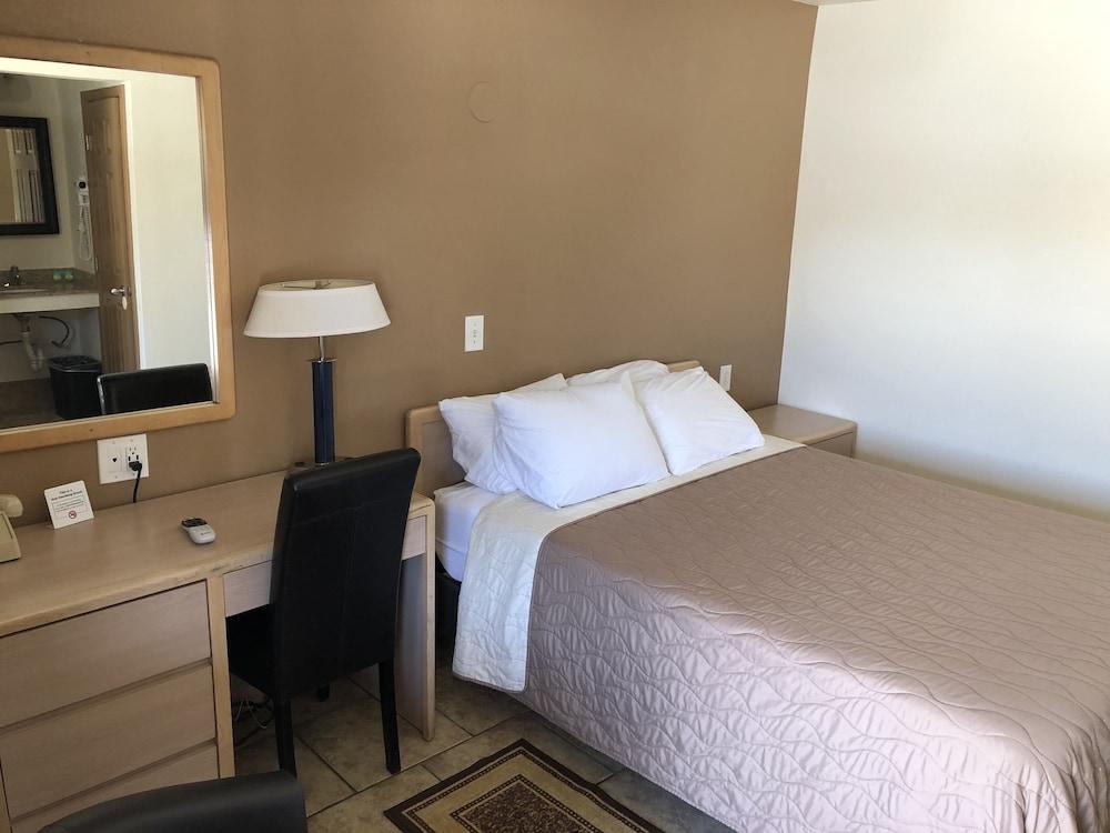 Topper Motel photo 34