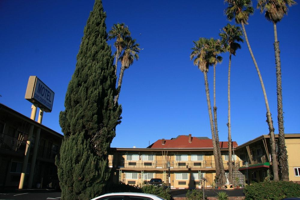 Civic Center Lodge photo 1