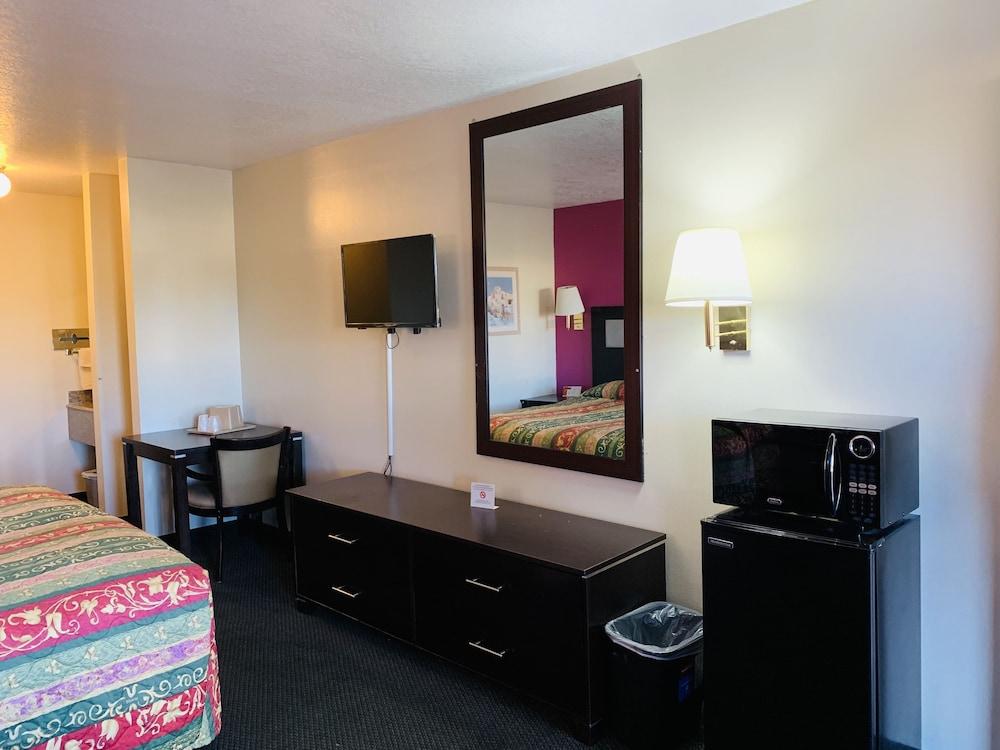 Luxury Inn photo 26
