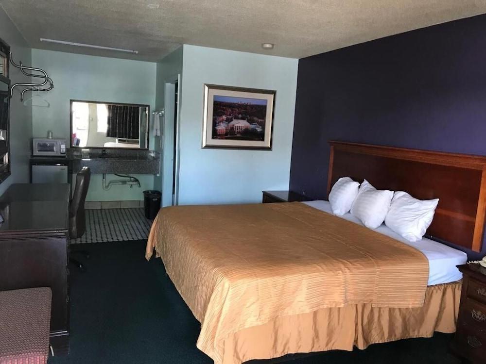Travelers Inn photo 10