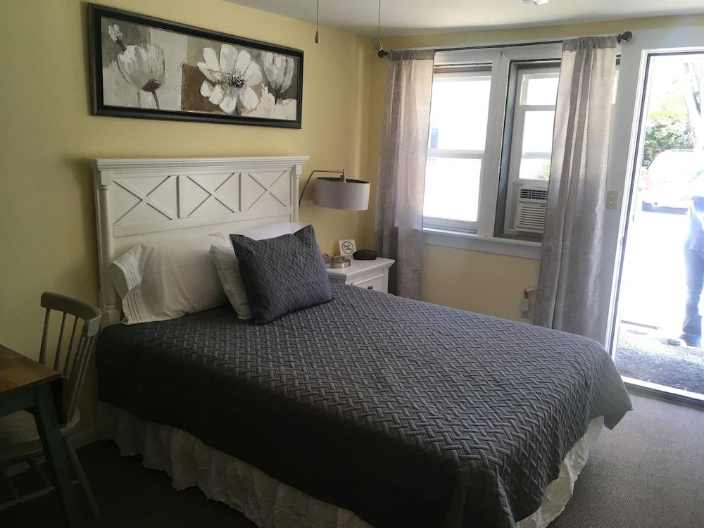 White Feather Motel photo 5