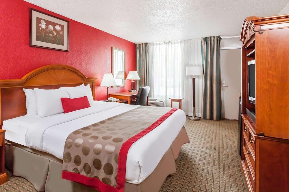 Ramada by Wyndham New Iberia photo 16