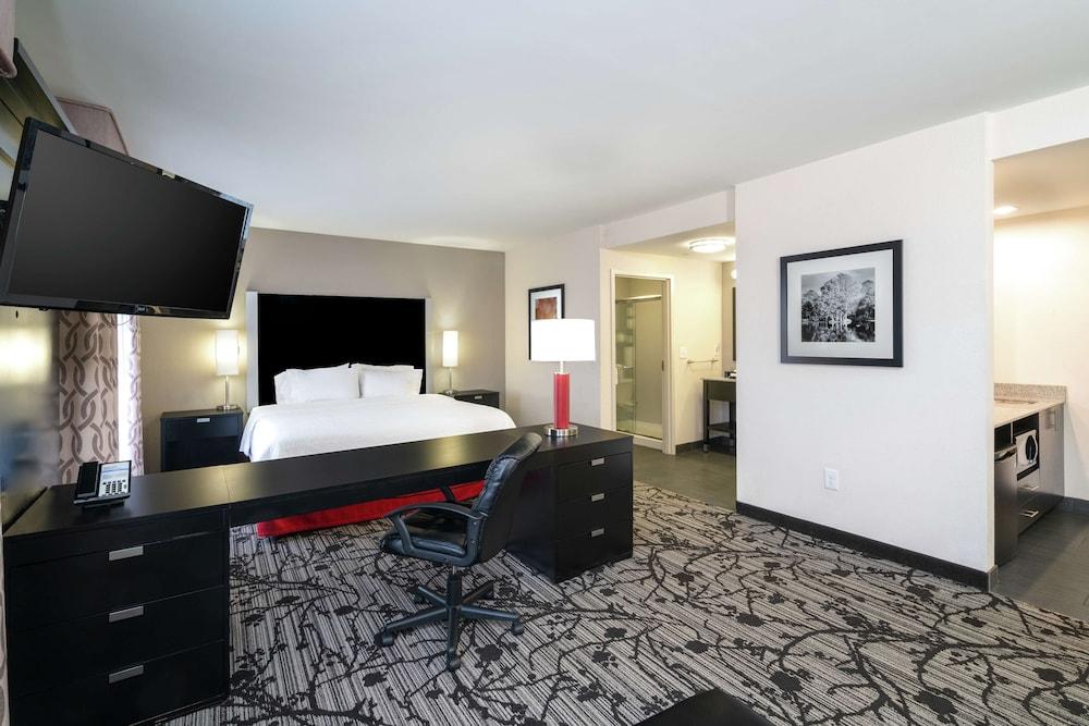 Hampton Inn & Suites Roanoke Airport photo 18