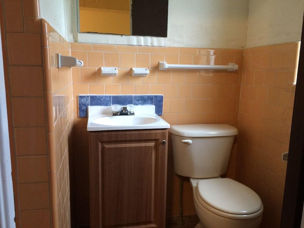 Dixie Motel - Hilliard photo 2