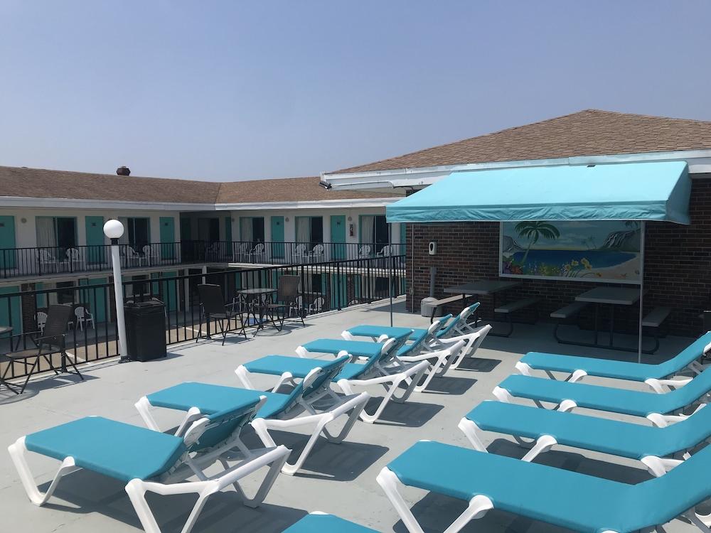 Surf Comber Motel photo 28