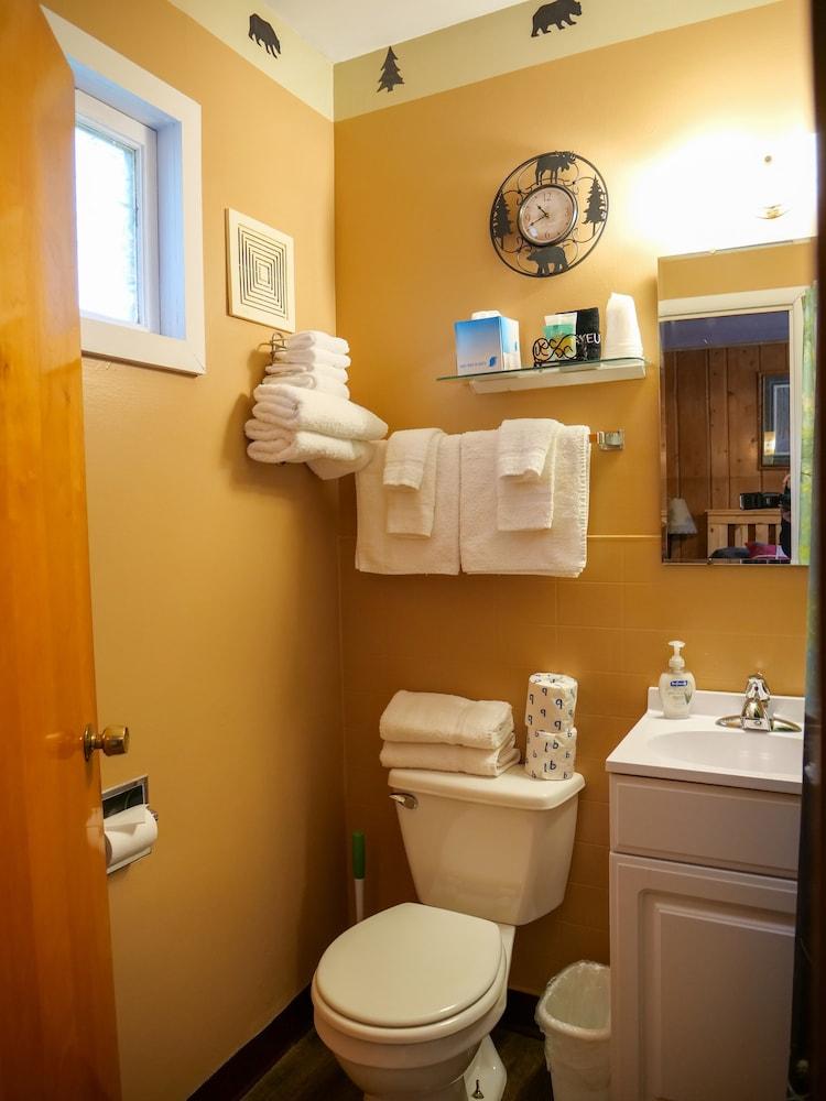Sunshine Motel and Cabins photo 13