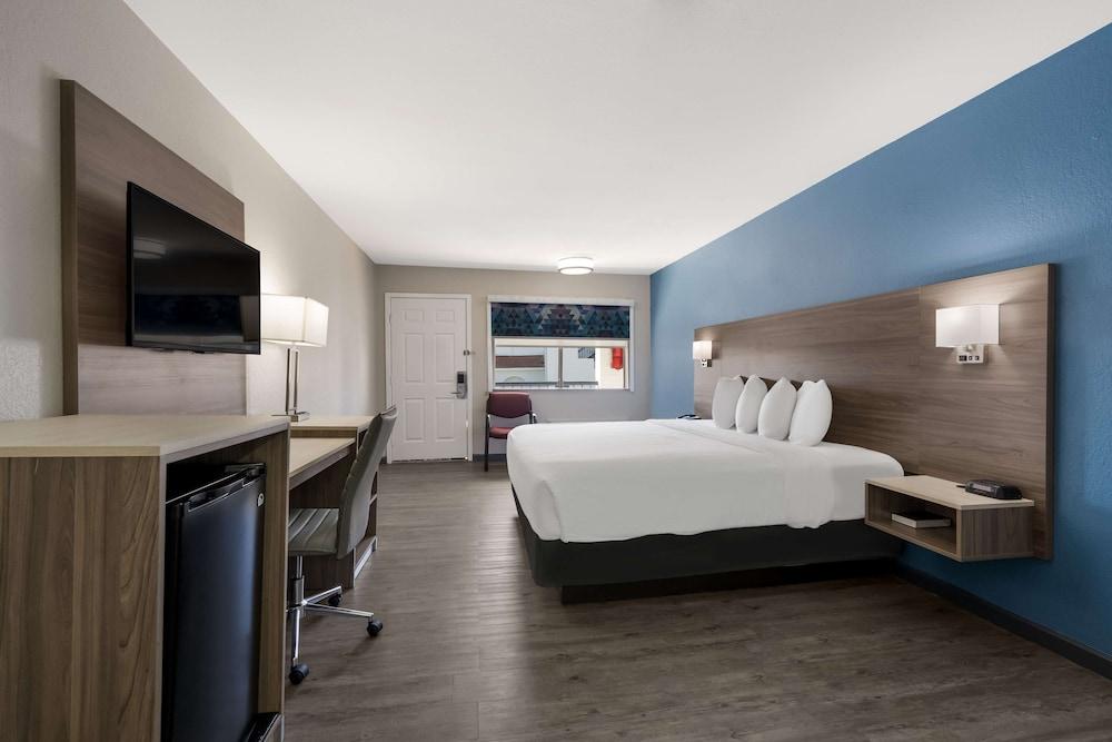 SureStay Hotel by Best Western Spring North Houston photo 12