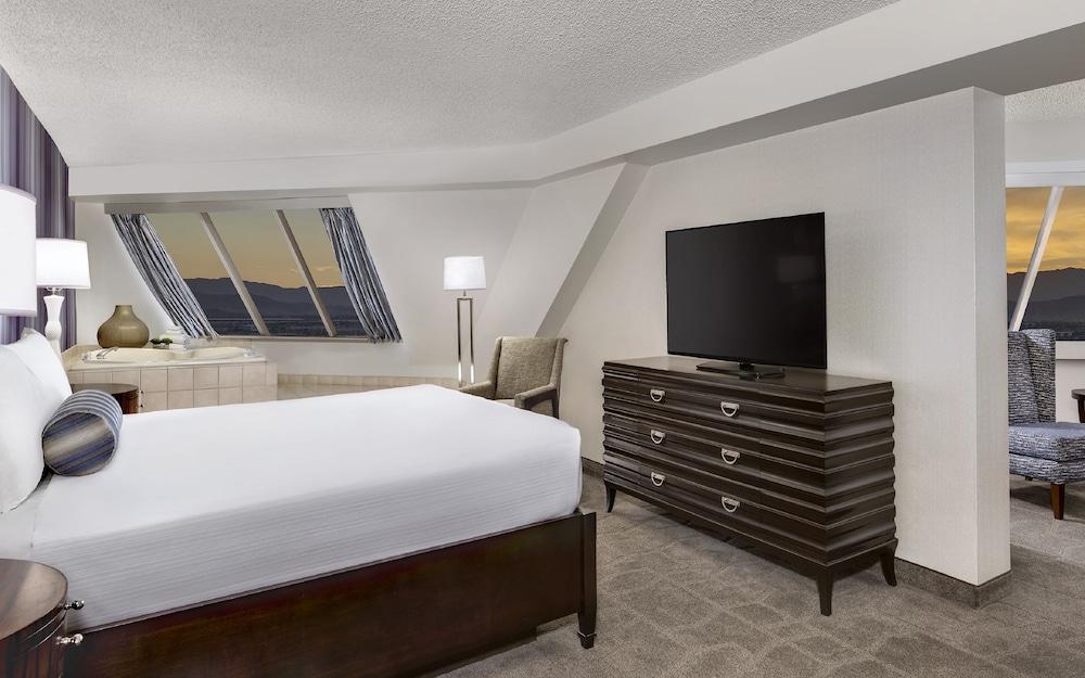 Luxor Hotel and Casino photo 12