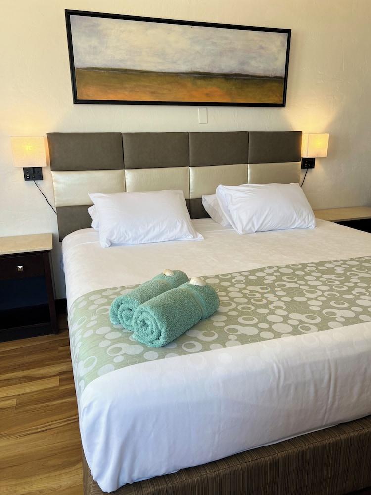 Flamingo Inn Beachfront photo 18