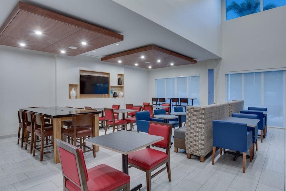 Holiday Inn Express Ft. Lauderdale Cruise-Airport by IHG photo 23