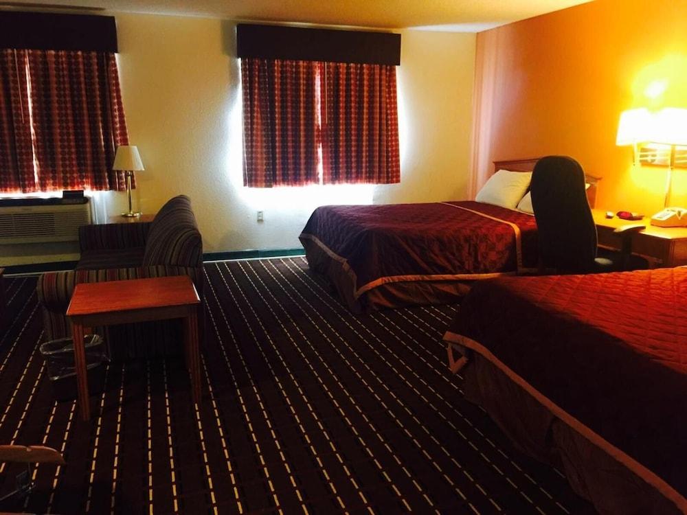 Texas Inn & Suites photo 9