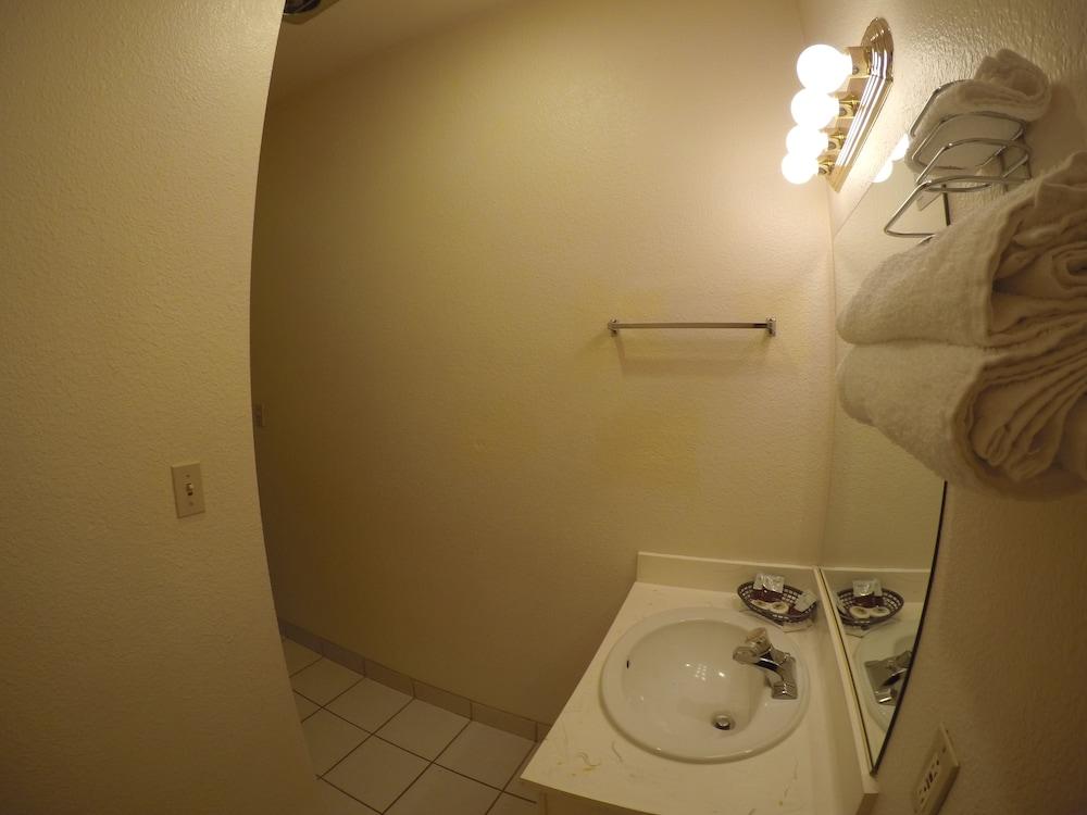 Indio Holiday Motel photo 9