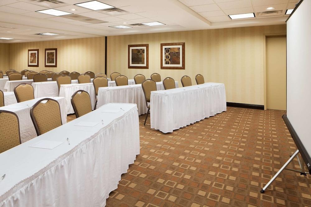 Hampton Inn & Suites Chicago/St. Charles photo 15