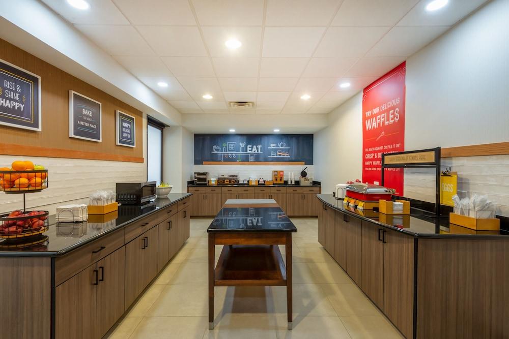 Hampton Inn Belle Vernon photo 16