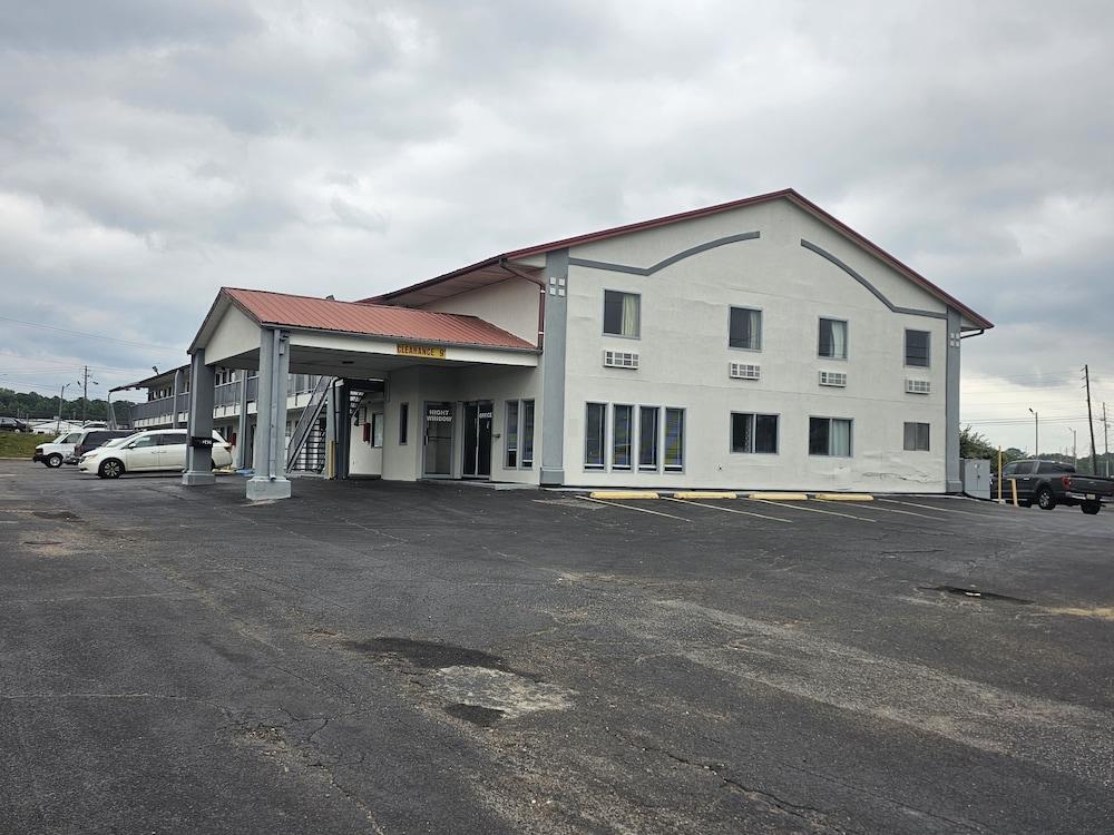 Budgetel Inn & Suites photo 9