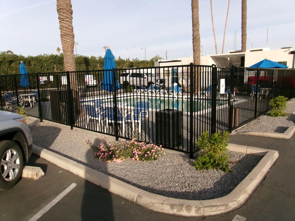 SureStay Hotel by Best Western Phoenix Airport photo 43