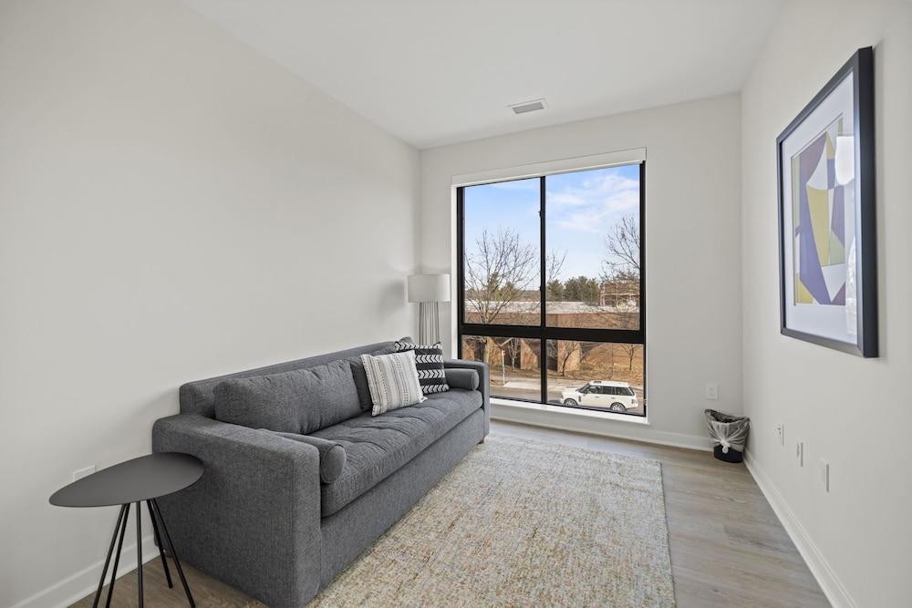 Placemakr Cathedral Heights photo 19