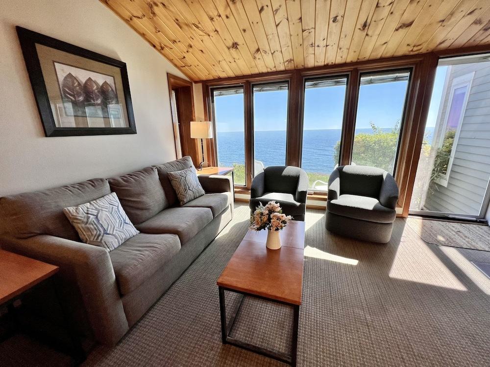 Bluefin Bay on Lake Superior photo 4