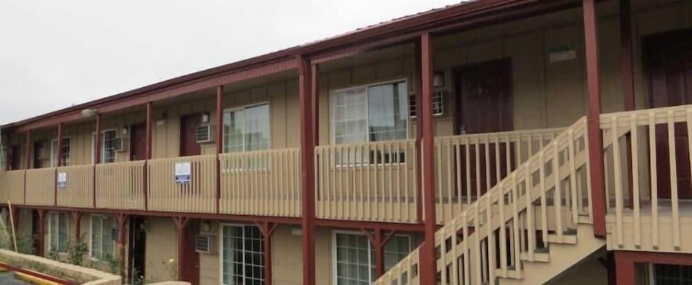 States Motel photo 13