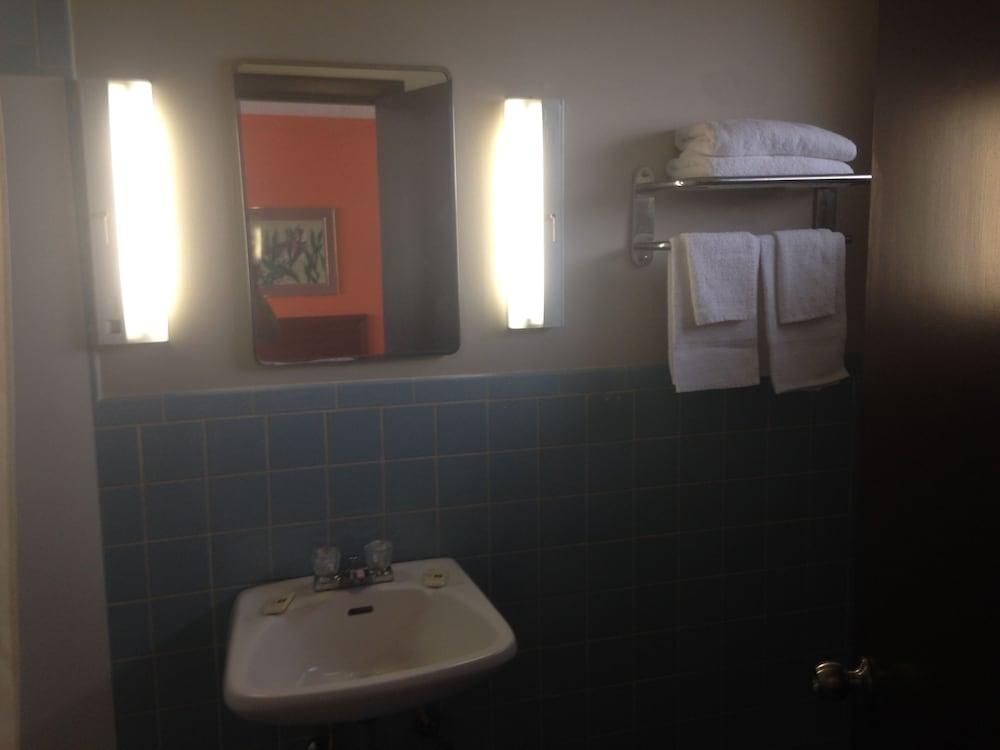 Gas Lite Motel photo 45
