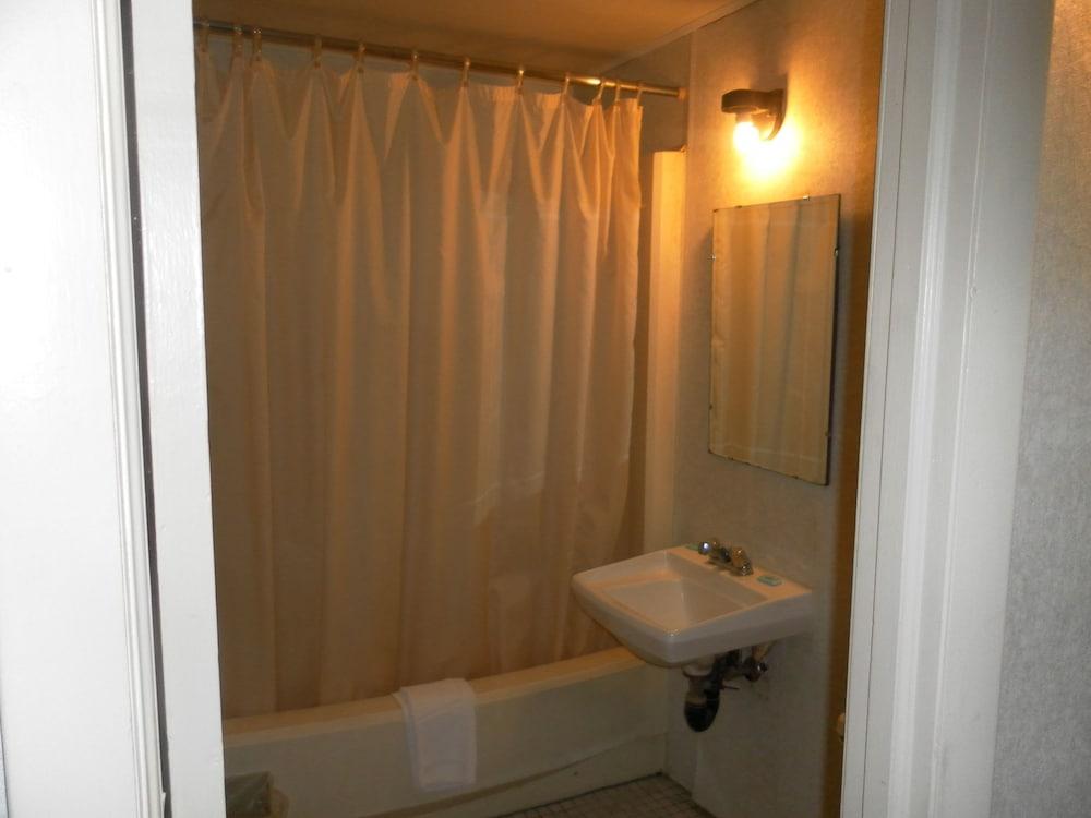 Tidewater Motel photo 6