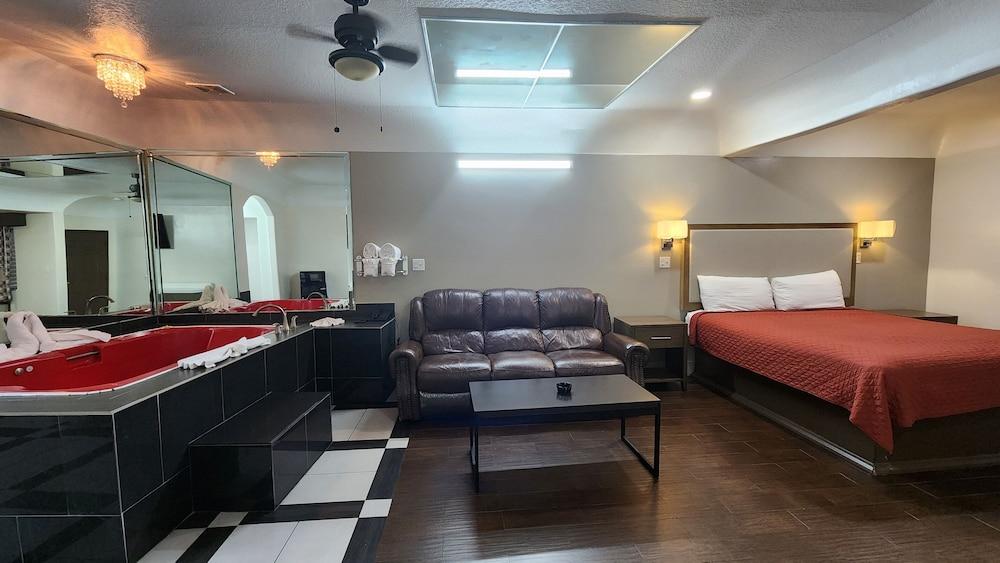 Scottish Inns & Suites Sam Houston Pkwy photo 19