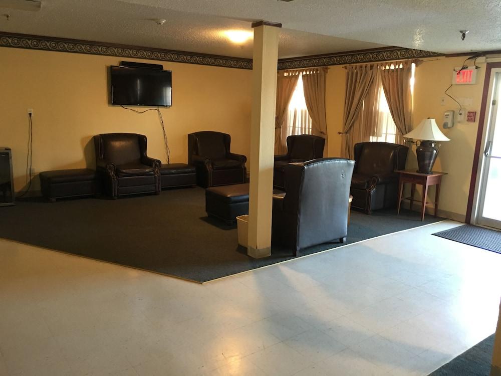 Reddy Inn and Suites photo 11