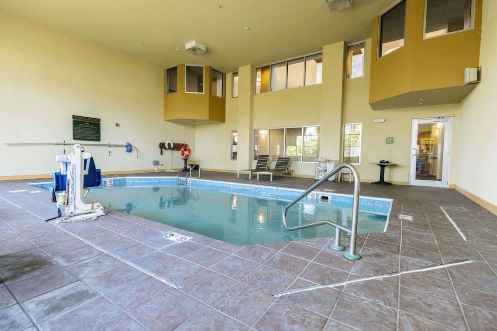 Comfort Suites Springfield I-70 photo 84