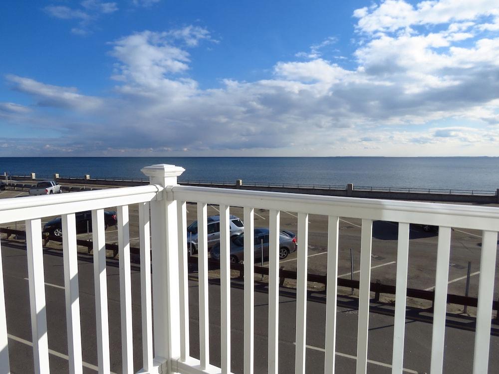 Breakers by the Sea photo 39