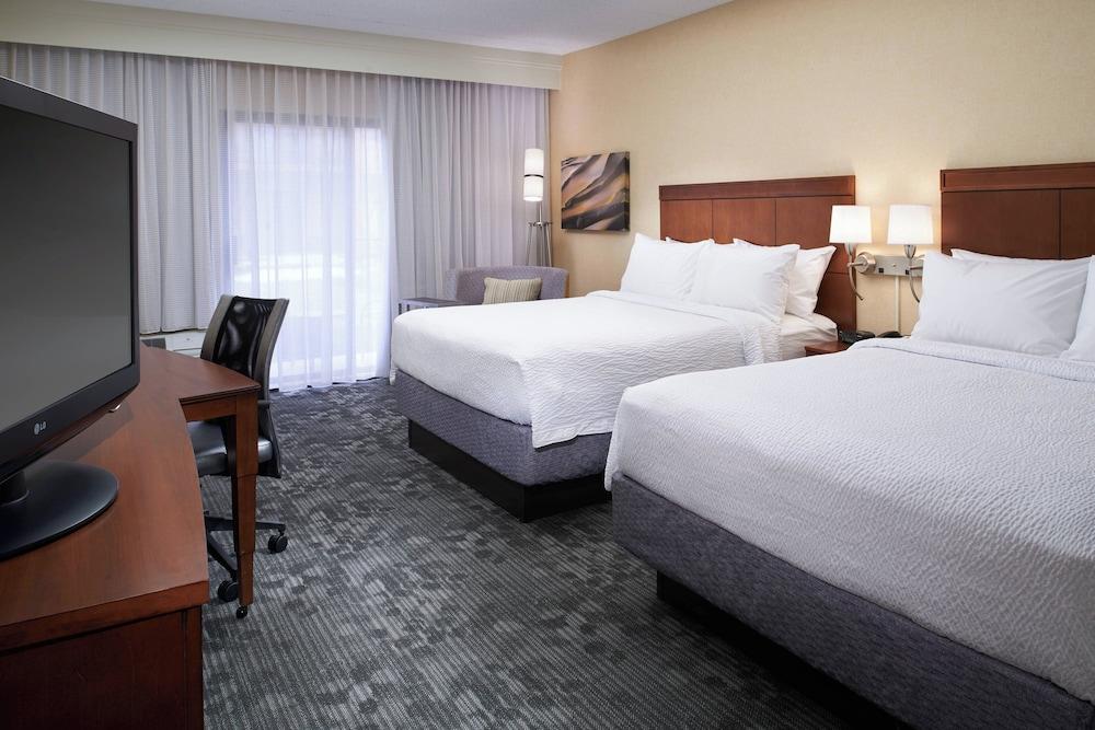 Courtyard by Marriott Detroit Dearborn photo 6