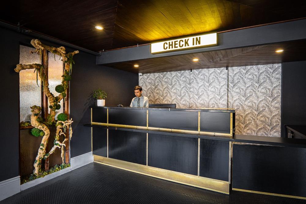 H Hotel photo 20
