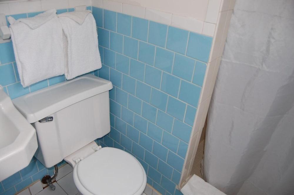 Sea Breeze Inn photo 21
