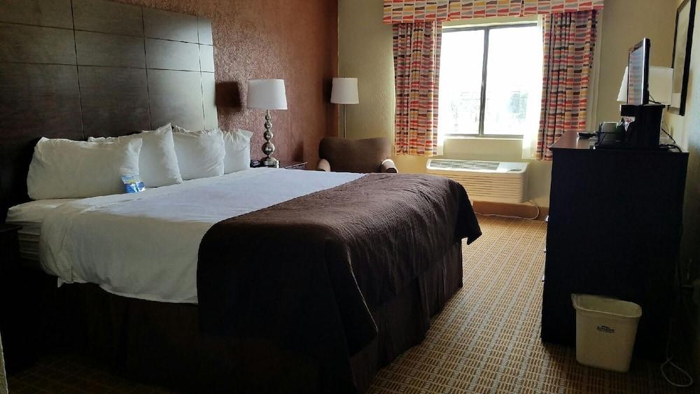 Baymont by Wyndham Midland Airport photo 10