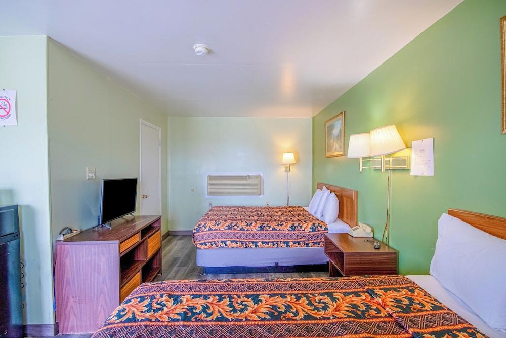 OYO Travelier Motel photo 42