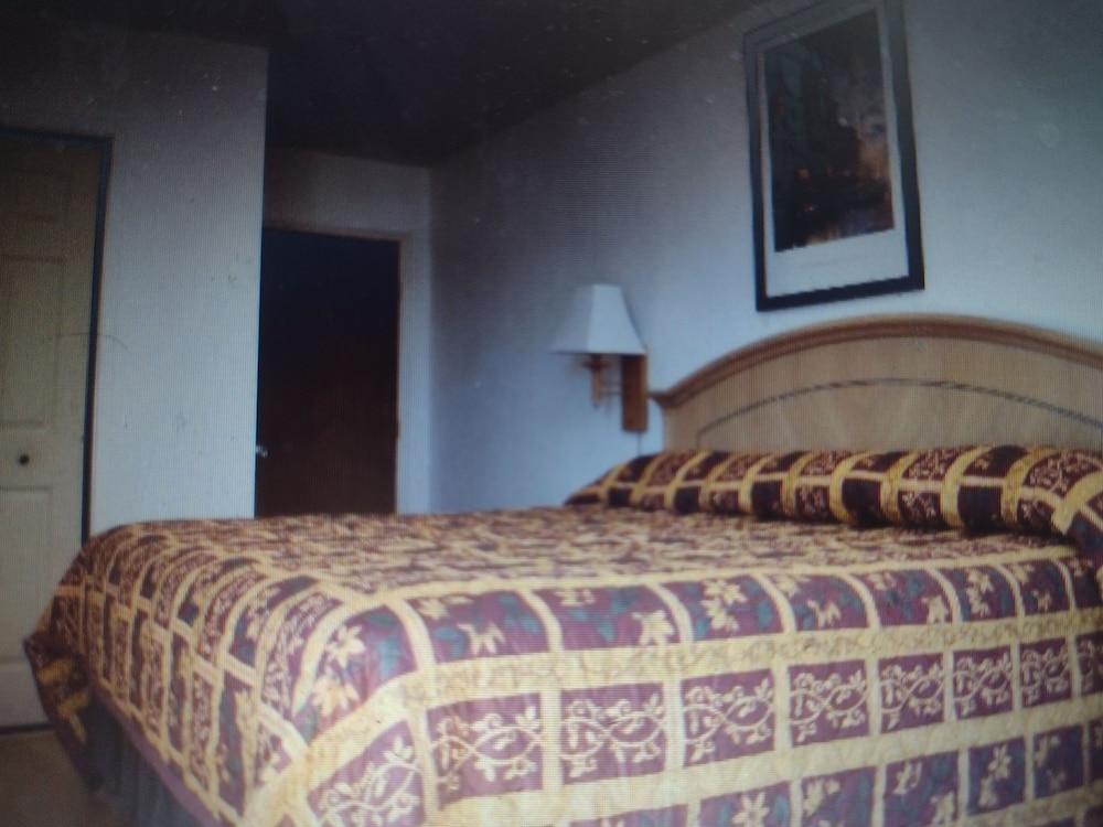 Budget Inn & Suites photo 2