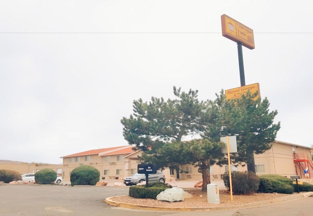 Budget Host Royal Gorge Inn photo 9