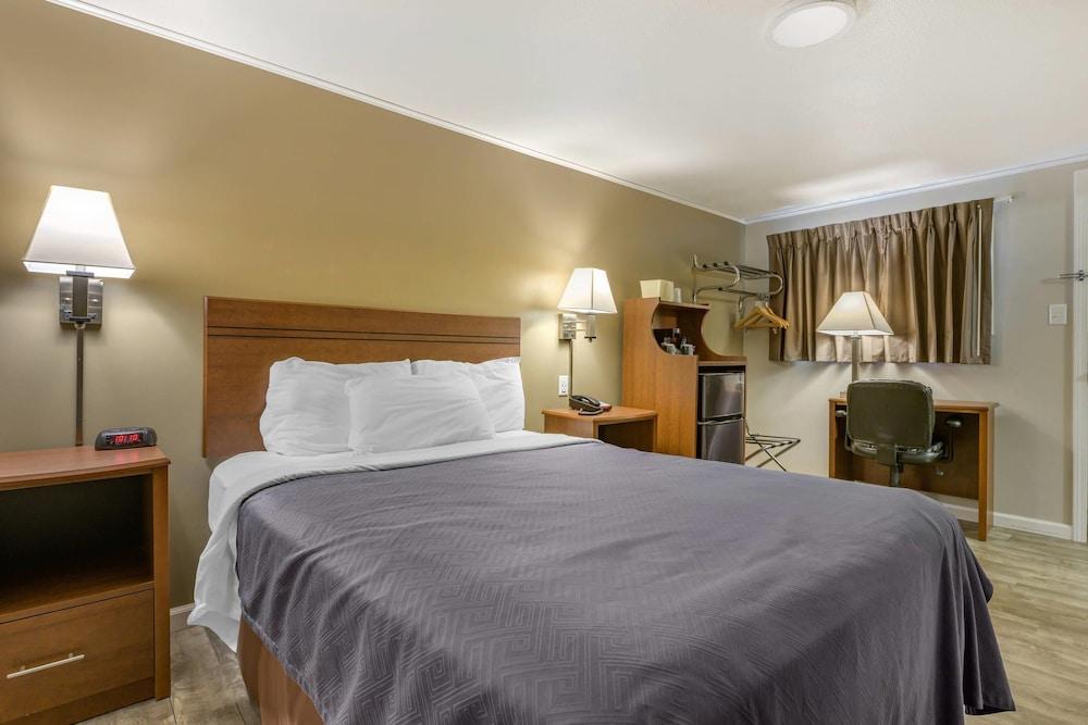 Econo Lodge Bellefonte I-99 photo 32