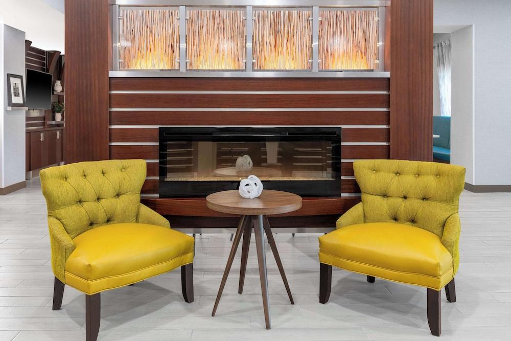 Hampton Inn & Suites Sacramento-Cal Expo photo 2