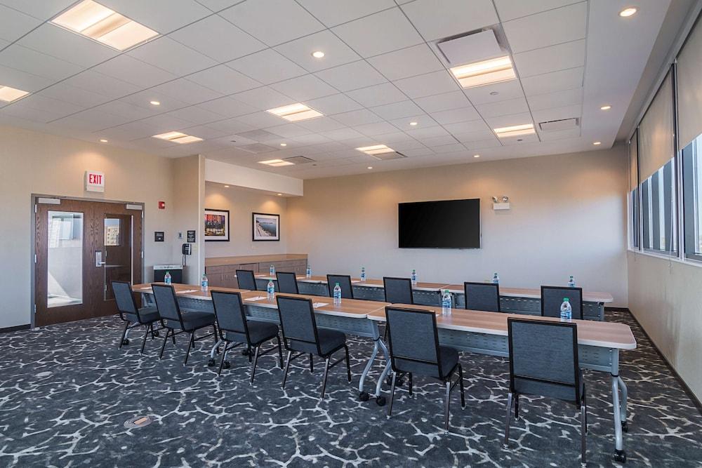 Hampton Inn Chicago North-Loyola Station photo 46
